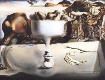 Salvador Dalí Painting - Aparición de rostro y plato de frutas en una playa Salvador Dali